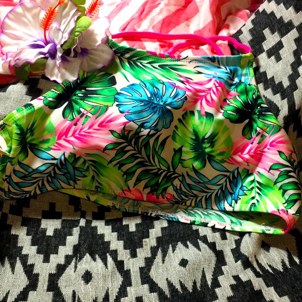 NWOT, WonderNation Shell spaghetti strap bikini top
